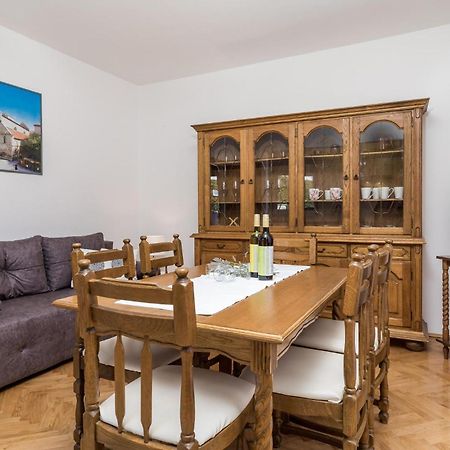 2 Bedroom Awesome Apartment In Pag Pag Town Zewnętrze zdjęcie