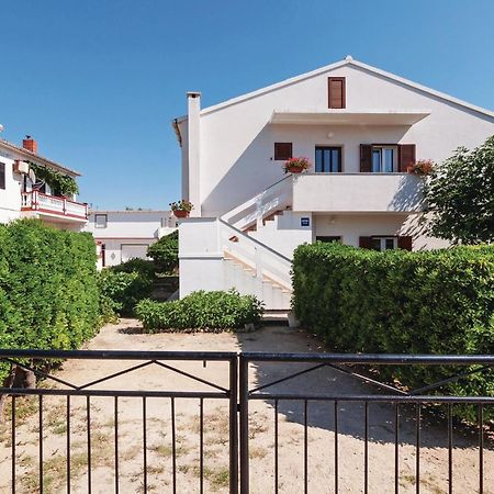 2 Bedroom Awesome Apartment In Pag Pag Town Zewnętrze zdjęcie