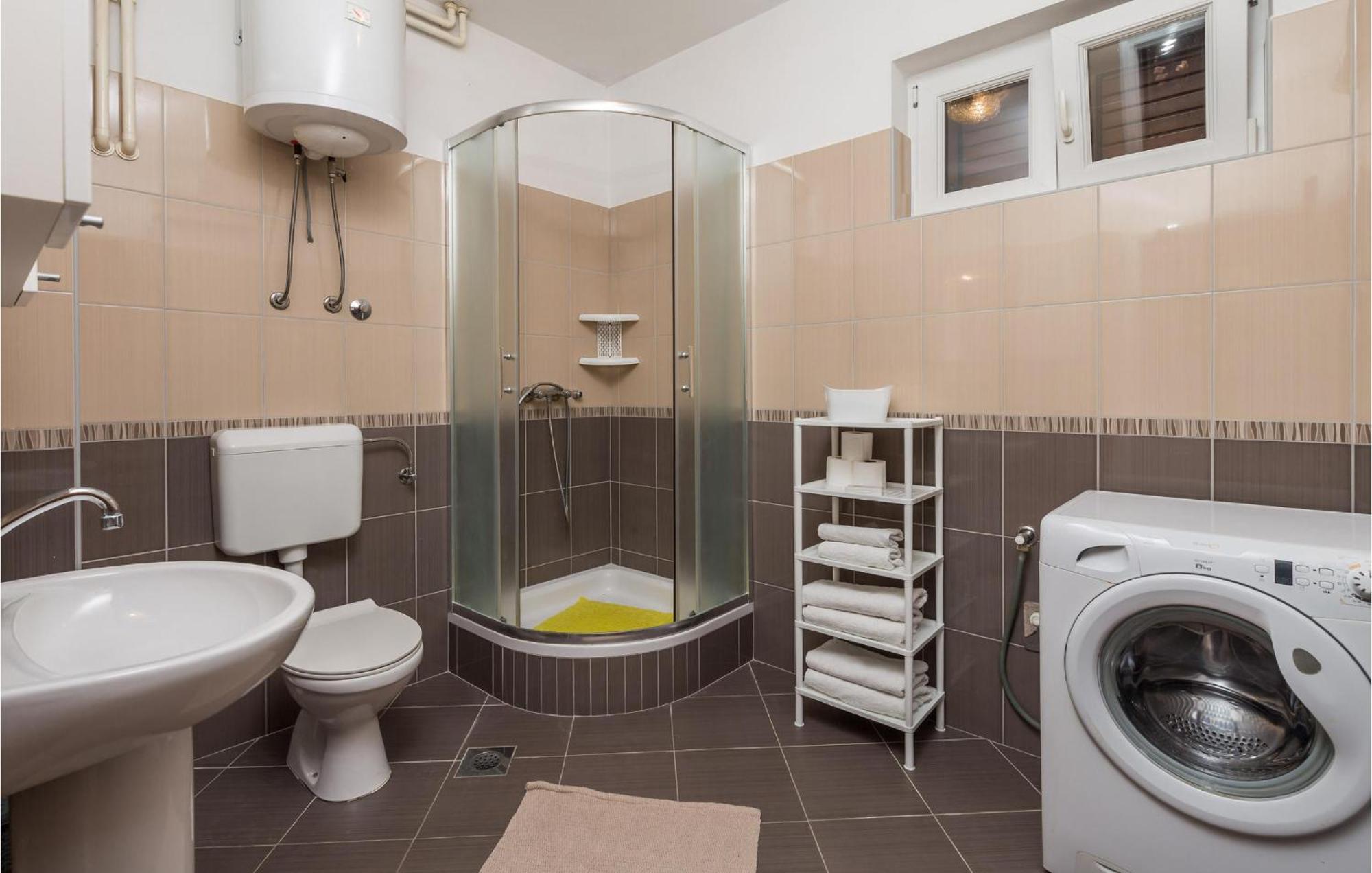2 Bedroom Awesome Apartment In Pag Pag Town Zewnętrze zdjęcie