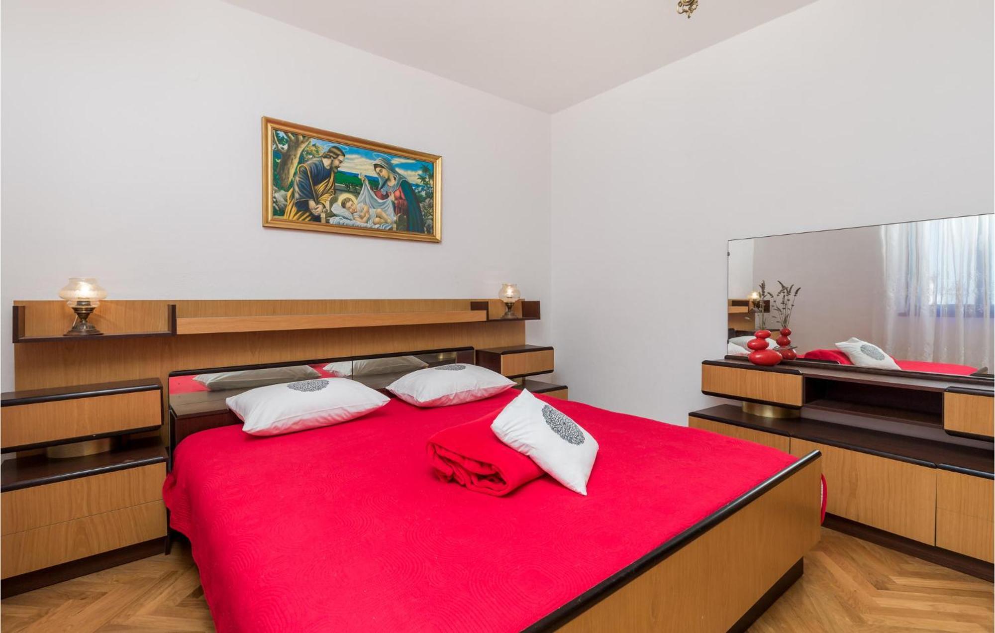 2 Bedroom Awesome Apartment In Pag Pag Town Zewnętrze zdjęcie