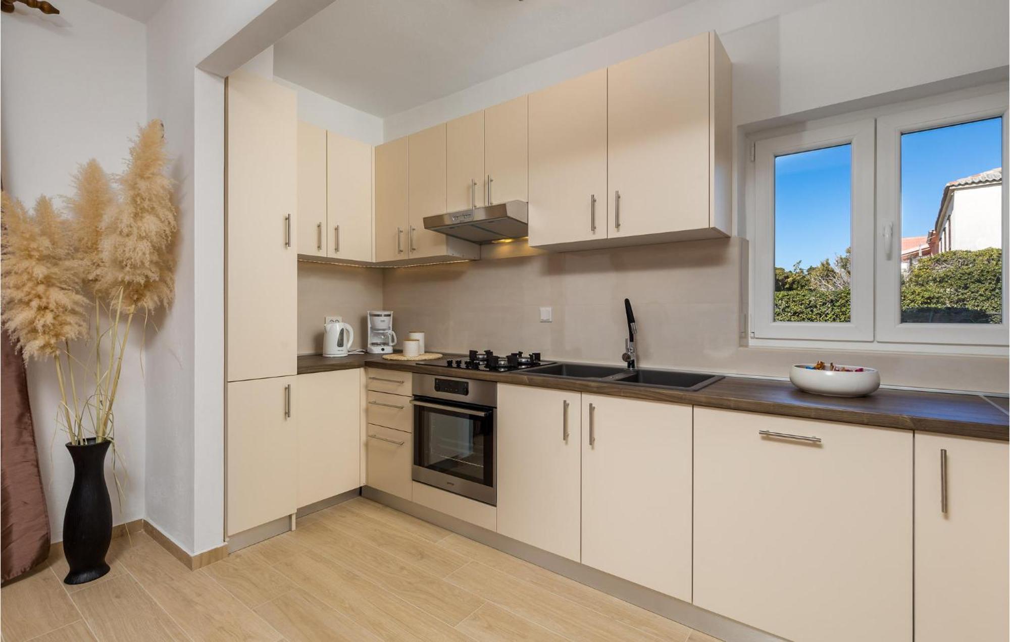 2 Bedroom Awesome Apartment In Pag Pag Town Zewnętrze zdjęcie