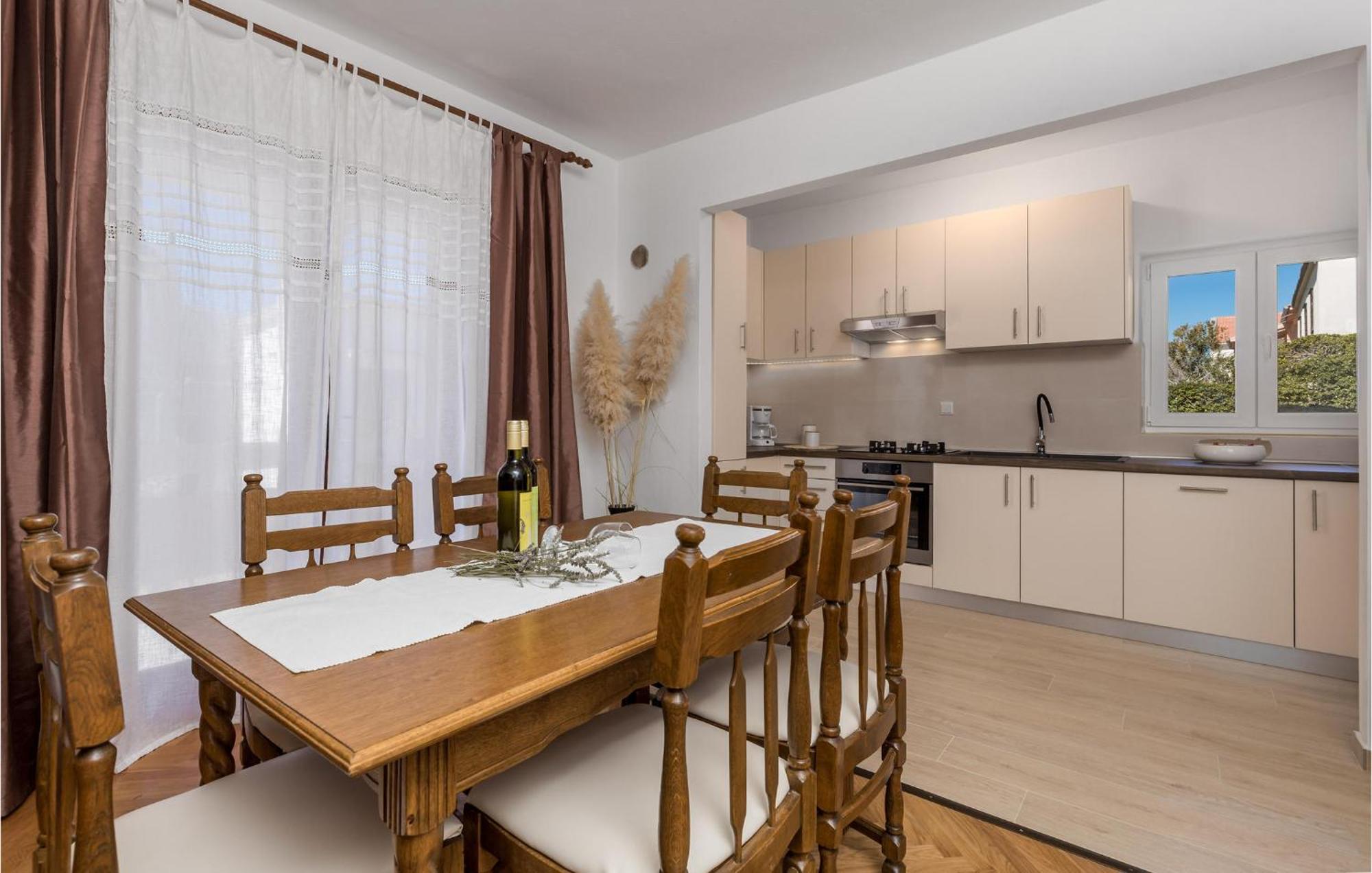 2 Bedroom Awesome Apartment In Pag Pag Town Zewnętrze zdjęcie