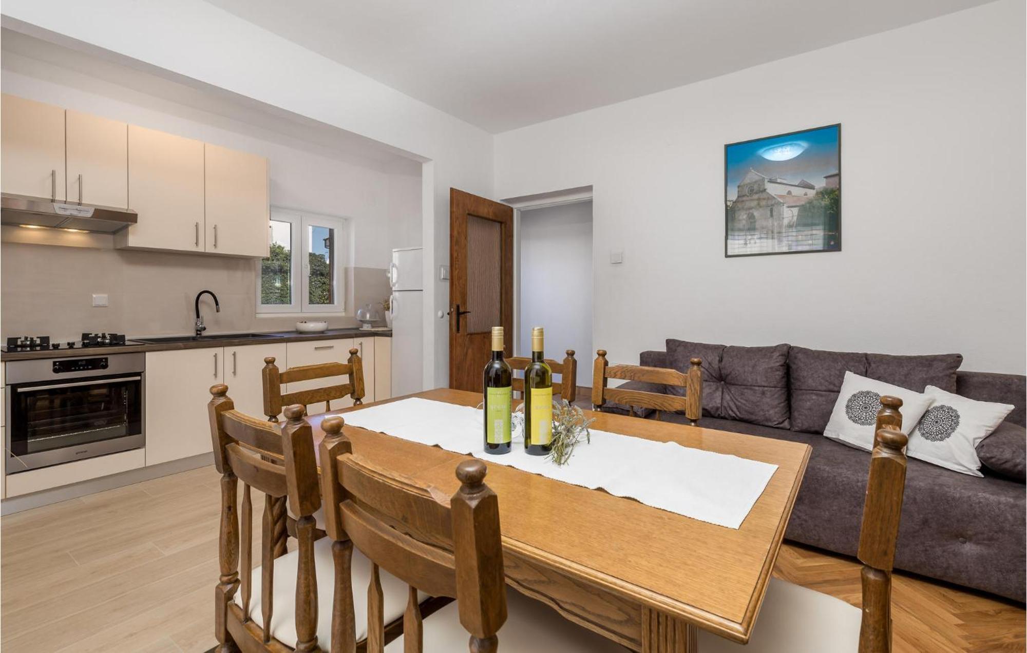 2 Bedroom Awesome Apartment In Pag Pag Town Zewnętrze zdjęcie