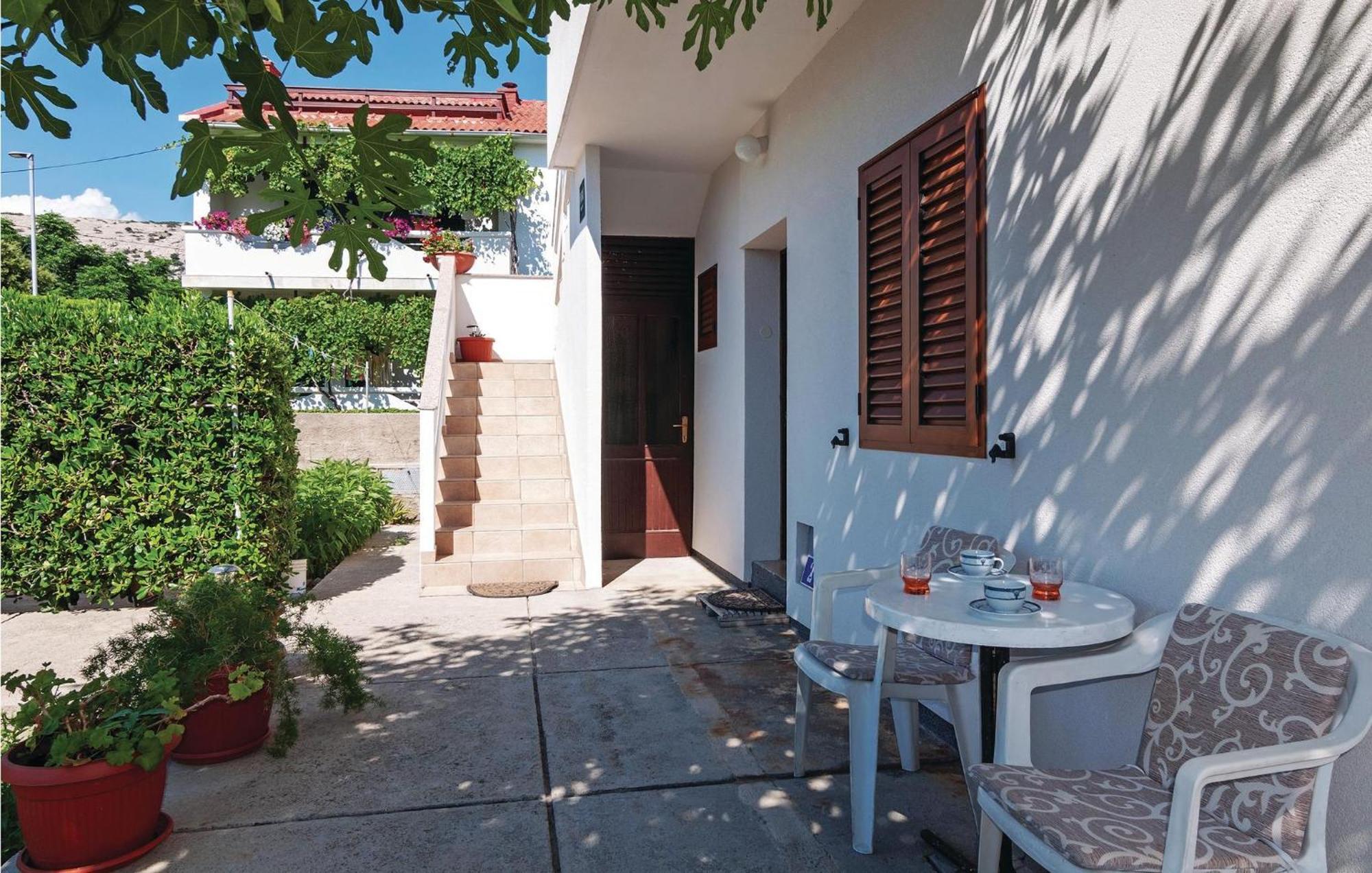 2 Bedroom Awesome Apartment In Pag Pag Town Zewnętrze zdjęcie